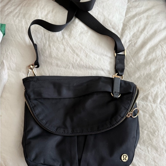 lululemon athletica Classic Black Crossbody Bag - Picture 1 of 7